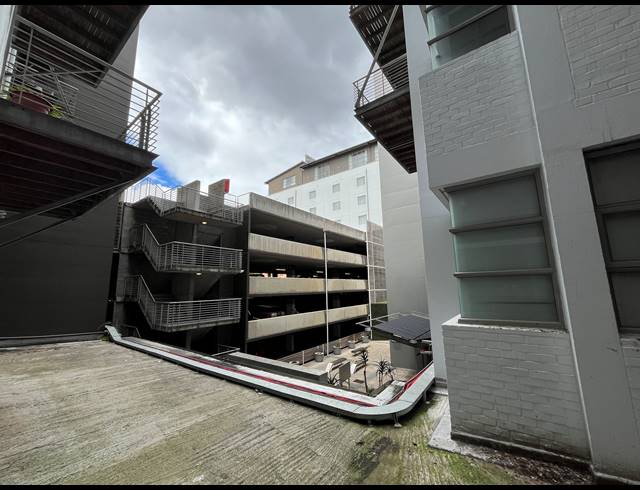 133M² OFFICE TO LET IN WOODSTOCK